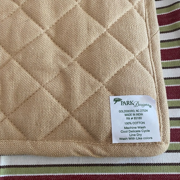 Two-piece Holiday Linens - Picture 5 of 7